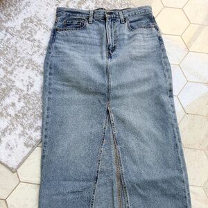 Levi’s Denim Jean Skirt with front slit blue wash color size 27